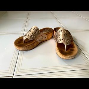 Clark’s gold wedge style sandal size 7